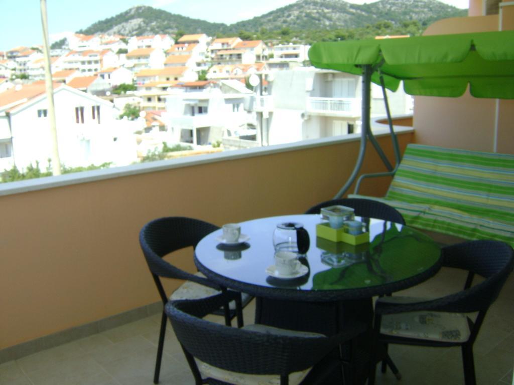 Tomo * Hvar Town