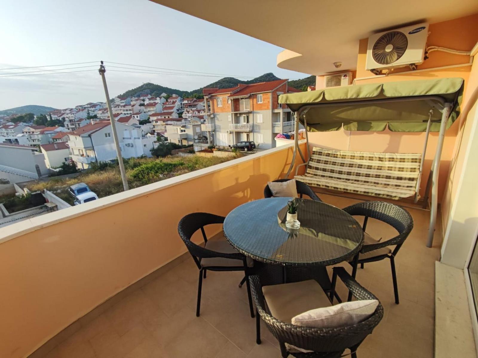 Tomo Apartment *